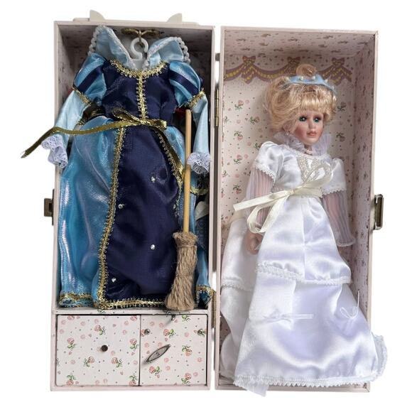 VTG Porcelain CINDERELLA DOLL Musical Trunk Box Dresses Cape Shoes Broom Clothes - Picture 1 of 16